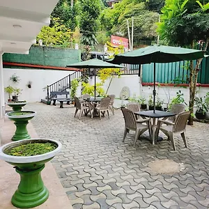 https://red-star-kandyan.negombohotels.net